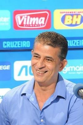 Fotos da apresentao do atacante Marcelo Moreno como novo reforo do Cruzeiro para 2020. Duante entrevista, jogador foi acompanhado pela esposa Marilisy Antonelli e pela filha, Maria Clara