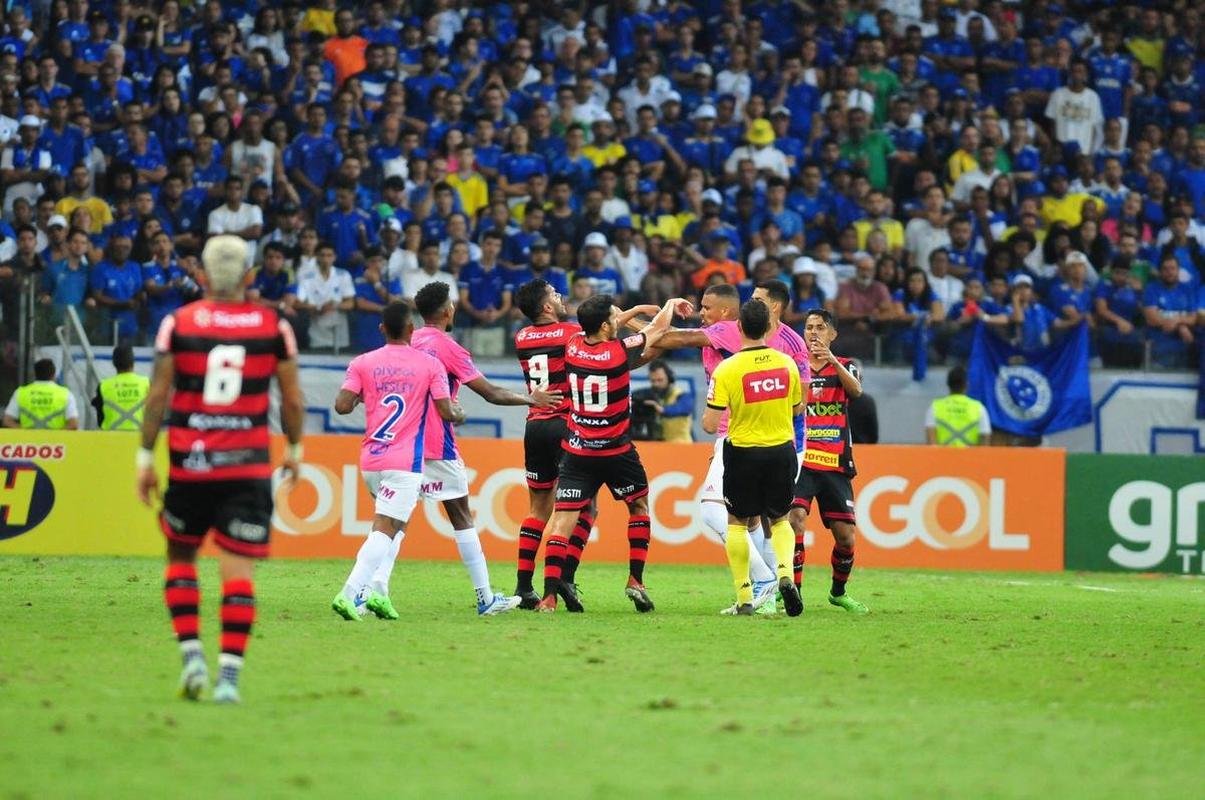 Em reencontro com a torcida aps o ttulo da Srie B, Cruzeiro enfrentou o Ituano no Mineiro, em Belo Horizonte, pela 33 rodada. Veja as melhores imagens!
