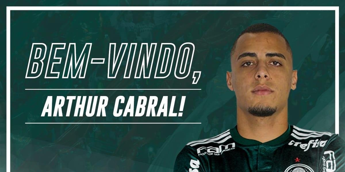 O Palmeiras anunciou a contratao do atacante Arthur Cabral