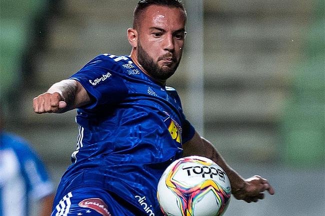 Giovanni em a��o no empate por 1 a 1 com o CSA, no Horto