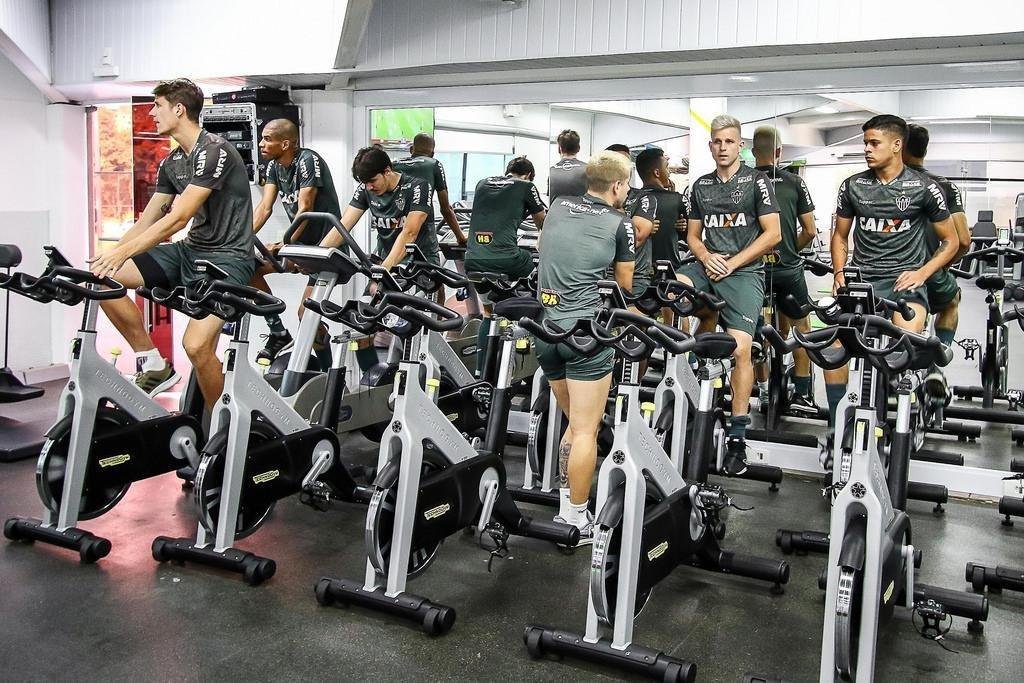 Depois da vitria por 3 a 0 sobre o Coimbra, em jogo-treino na Cidade do Galo, os jogadores do Atltico fizeram um trabalho fsico na academia do CT. Veja fotos