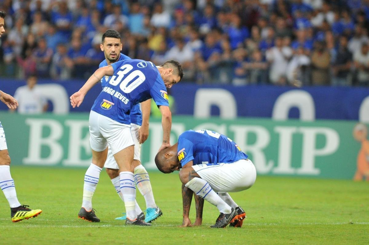 Ded pisou na bola, Christian tomou a bola e acertou chute no ngulo esquerdo de Fbio: 1 a 0