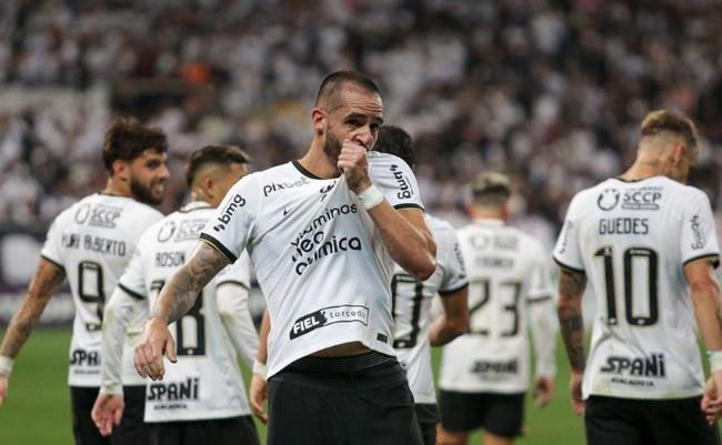 15 - Corinthians: 6V, 4E, 2D (61,1%)