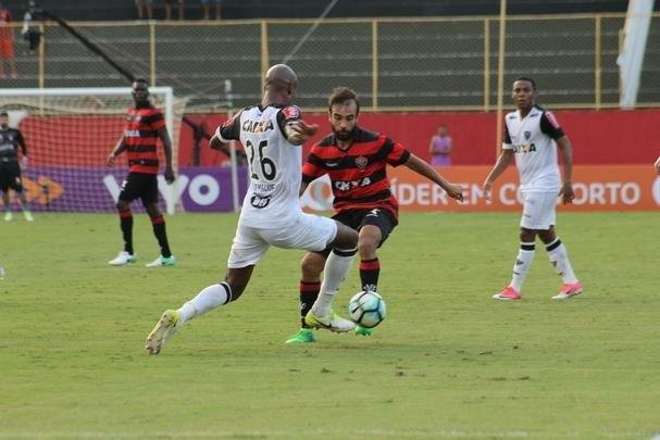 Lance de Vitria x Atltico, jogo disputado no Barrado, em Salvador, pelo Brasileiro