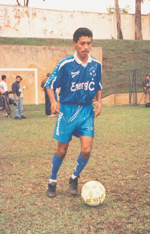 O meia peruano Roberto Palacios foi o camisa 10 que sucedeu Palhinha no Cruzeiro. Ele foi contratado aps a conquista da Copa Libertadores de 1997 para ser o articulador das jogadas no Mundial daquele ano, diante do Borussia Dortmund da Alemanha. Ao fim do emprstimo, ele retornou ao Tecos, do Mxico, detentor do seu passe  poca.