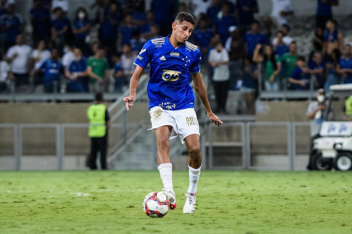 15- Adriano (volante)
