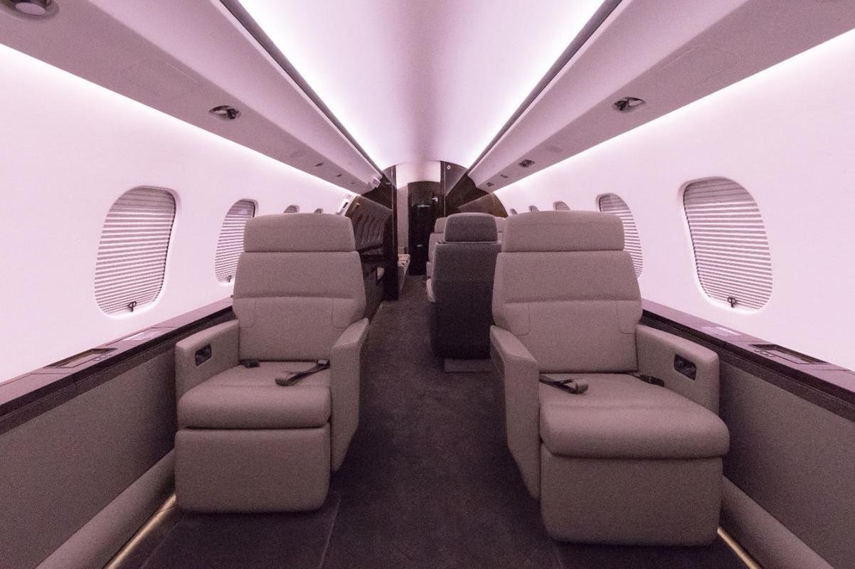 Fotos do avio Bombardier Global 6000. Aeronave pertence a Rubens Menin, mecenas do Atltico, e transportou atacante Diego Costa de So Paulo a BH