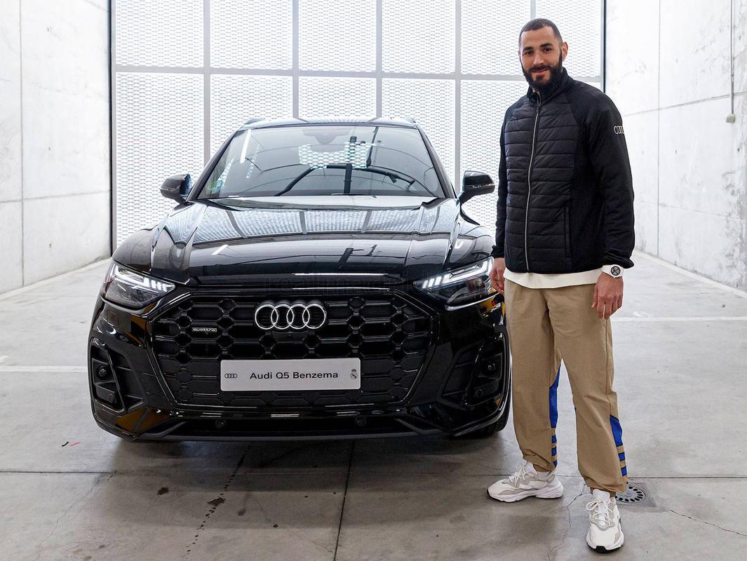 Jogadores do Real Madrid receberam, nesta segunda-feira, carros de presente de uma montadora alem; veja as mquinas!