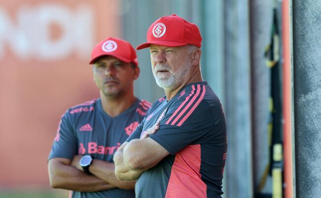 Treinador colorado deve ter time misto contra o Atltico-MG