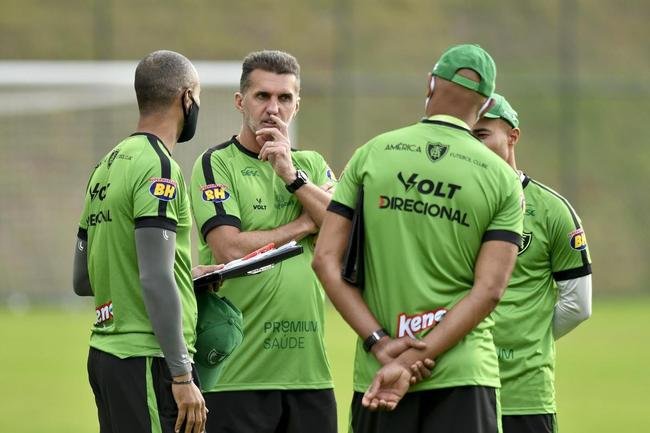 Mancini comandou primeiras atividades no Coelho nesta semana