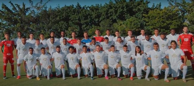 Cruzeiro lanou camisa branca, com detalhes em dourado, nesta quinta-feira (6 de maio)