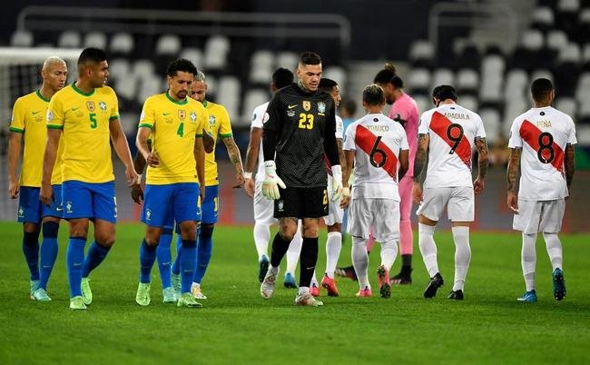 Brasil e Peru se enfrentaram no Estdio Nilton Santos, pelas semifinais da Copa Amrica 