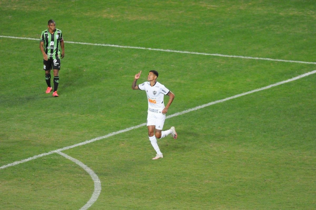 Marrony ampliou e fez 2 a 0 para o Atltico no segundo tempo