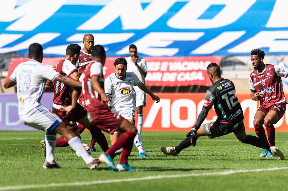 Fotos do jogo entre Cruzeiro e Patrocinense, no Mineiro, pela semifinal do Trofu Inconfidncia