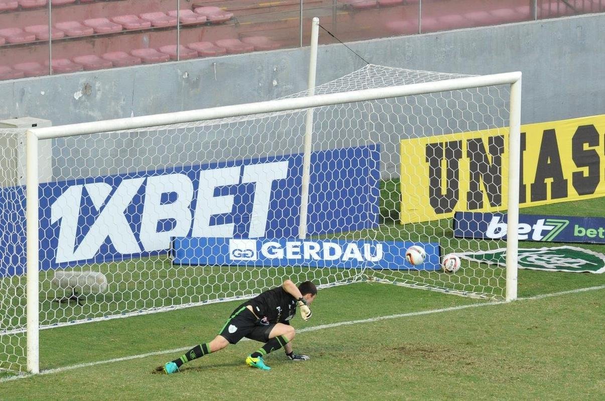 Gustavo Crecci marcou o gol da vitria do Villa Nova no Independncia, sobre o Amirca
