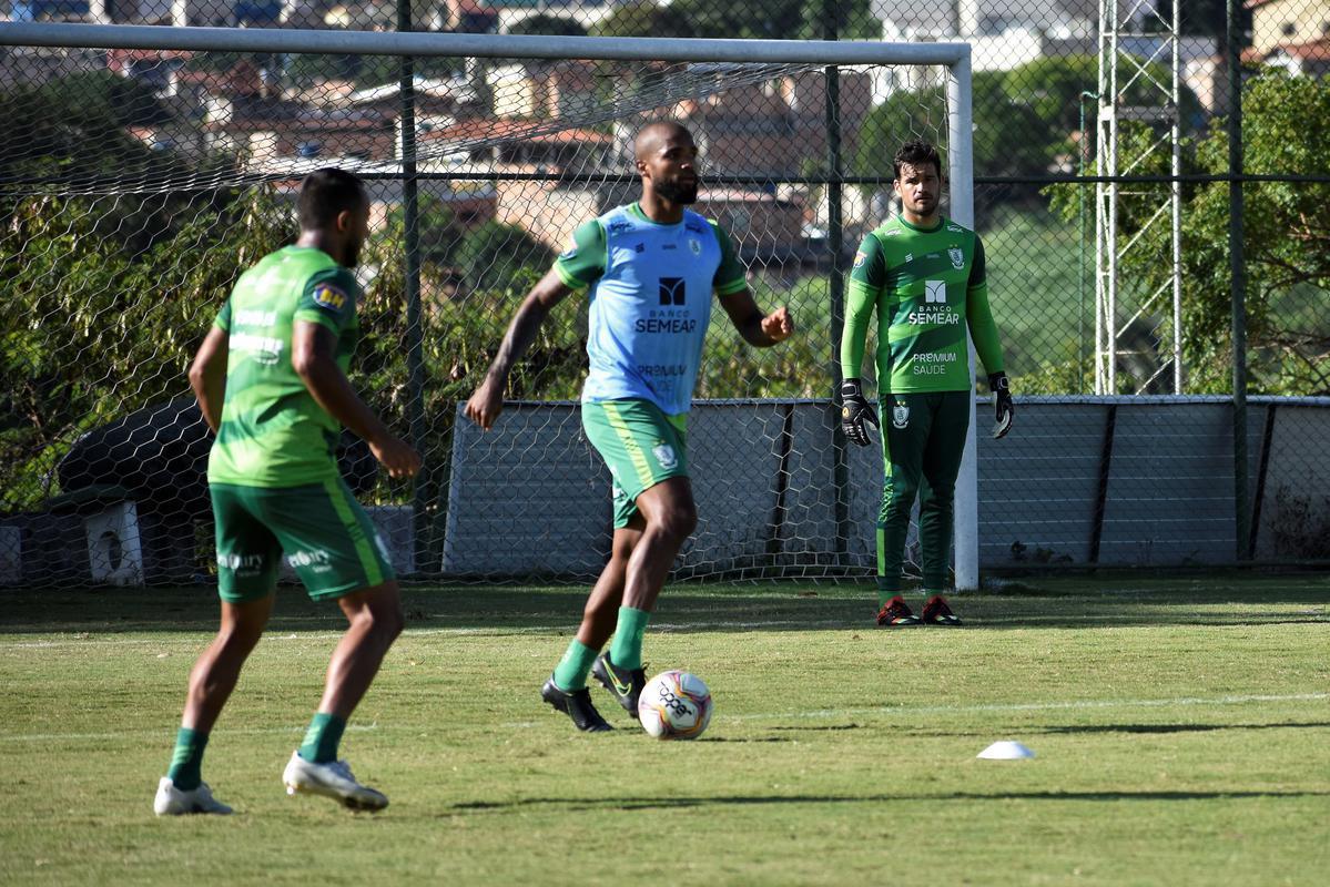 O América treinou nesta terça-feira (1), ao fim da tarde, no CT Lanna Drumond, em Belo Horizonte. As atividades comandadas pelo técnico Lisca visaram o confronto contra o Cruzeiro, nesta quarta-feira (2), às 21h30, válido pela 25ª rodada da Série B do Campeonato Brasileiro. A partida será realizada no Independência, em Belo Horizonte.