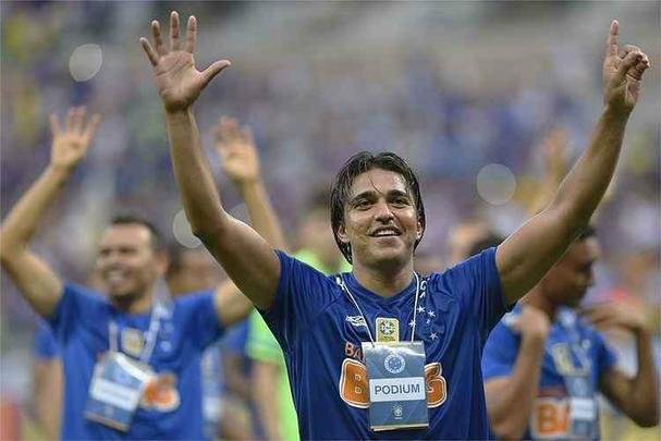 Marcelo Moreno (2014): chegou ao Cruzeiro cedido pelo Grmio por um ano. A contratao foi muito celebrada pelos torcedores, que nutriam carinho pelo boliviano em virtude da primeira passagem pela Toca II, entre 2007 e 2008. Moreno, por sua vez, retribuiu a confiana com muitos gols: foram 24 em 57 jogos. Ele dividiu com Ricardo Goulart a artilharia do grupo no Campeonato Brasileiro (15 gols cada). A Raposa, contudo, optou por no investir na compra dos direitos, j que o Grmio exigiu mais de 6 milhes de euros para liber-lo (quase R$ 20 milhes na cotao da poca). Contando as duas passagens, o centroavante contabilizou 45 gols em 93 jogos e se tornou o maior artilheiro estrangeiro da histria do clube.