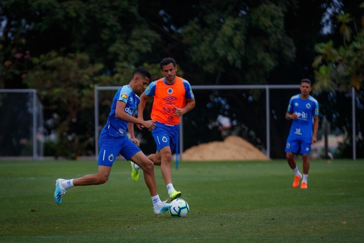 Treino do Cruzeiro nesta segunda-feira, na Toca da Raposa II. Time de Rogrio Ceni enfrenta o Cear na quarta-feira, s 19h30, no Castelo, em Fortaleza, pela 21 rodada do Campeonato Brasileiro