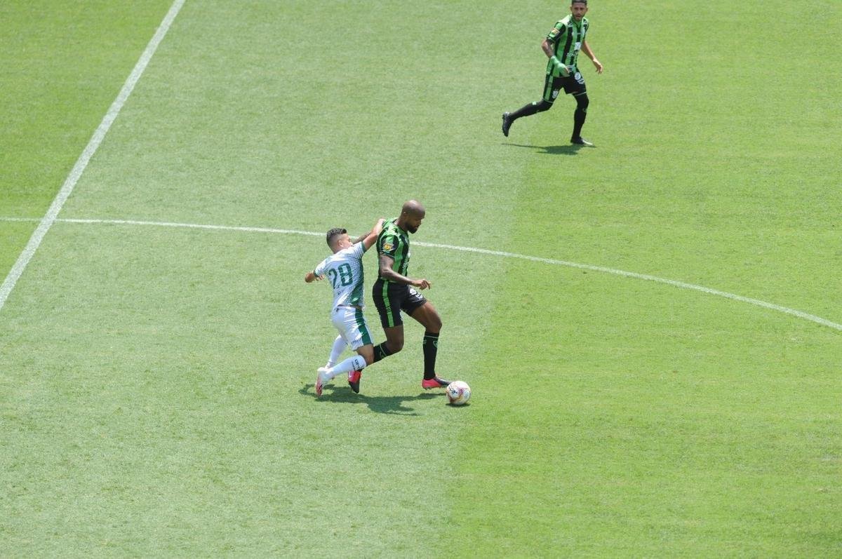 Equipes se enfrentaram neste sbado, pela 13 rodada da competio