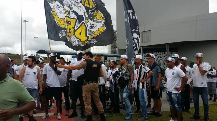 A Polcia Militar impediu os torcedores do Atltico de acessarem o terminal onde Dudamel iria desembarcar