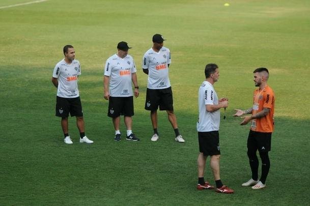 Vagner Mancini e Luan concederam entrevista na Cidade do Galo