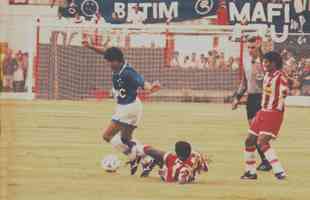 Lus Fernando em jogo com o Villa Nova, em Nova Lima, em 1996