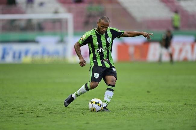 As fotos do duelo decisivo entre Amrica e Atltico, neste domingo (13/11), no Independncia, em Belo Horizonte. Partida foi vlida pela 38 rodada da Srie A do Campeonato Brasileiro.