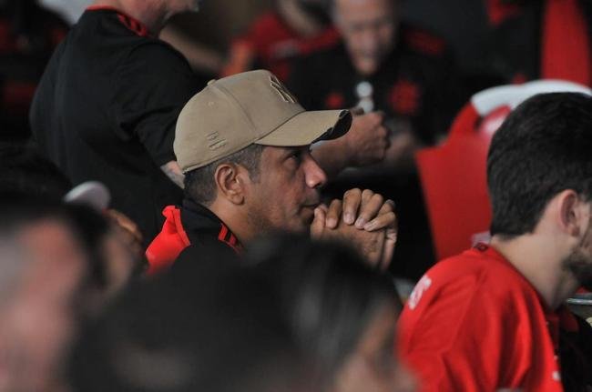 No Bar Leblon, em BH, flamenguistas lamentam o gol de Nacho, do Atltico, na final da Supercopa do Brasil, realizada em Cuiab: 1 a 0 para o Galo.