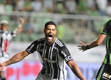 Capitão alvinegro se recupera de pênalti perdido e garante triunfo nos acréscimos, deixando Galo em boa vantagem pelo tetracampeonato estadual 