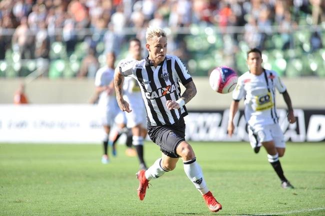 Imagens do duelo entre Atltico e Independncia, no Independncia, pelo Mineiro