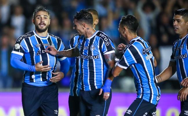 Grêmio estreia no Brasileiro com vitória sobre o Santos