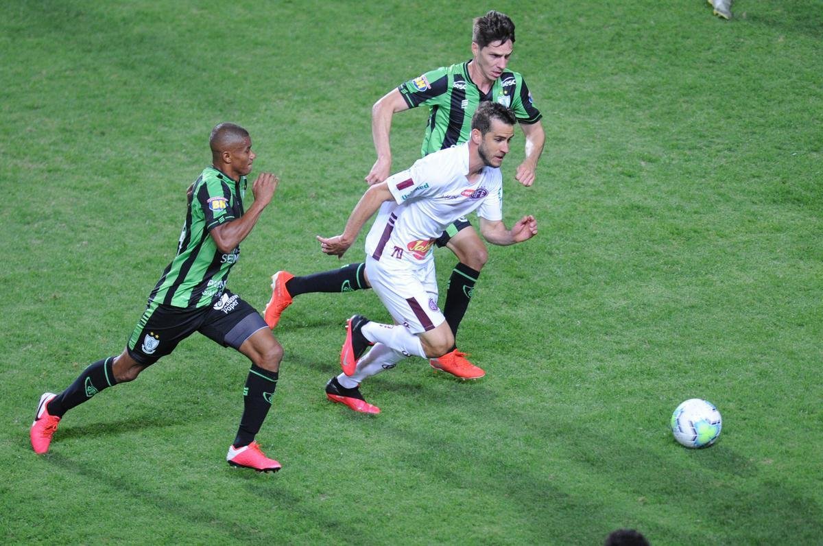 Fotos do duelo entre Amrica e Ferroviria, no Independncia, em BH, pela terceira fase da Copa do Brasil