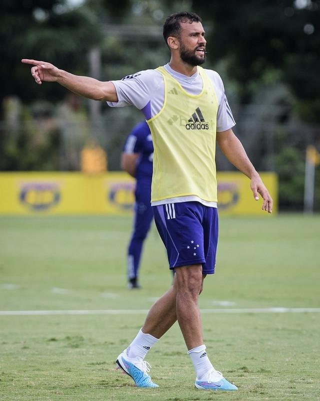 Luciano Cast�n, zagueiro