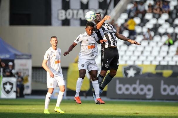 Fotos da vitória do Botafogo sobre o Atlético, por 2 a 1, no Engenhão, pela 18ª rodada do Brasileiro