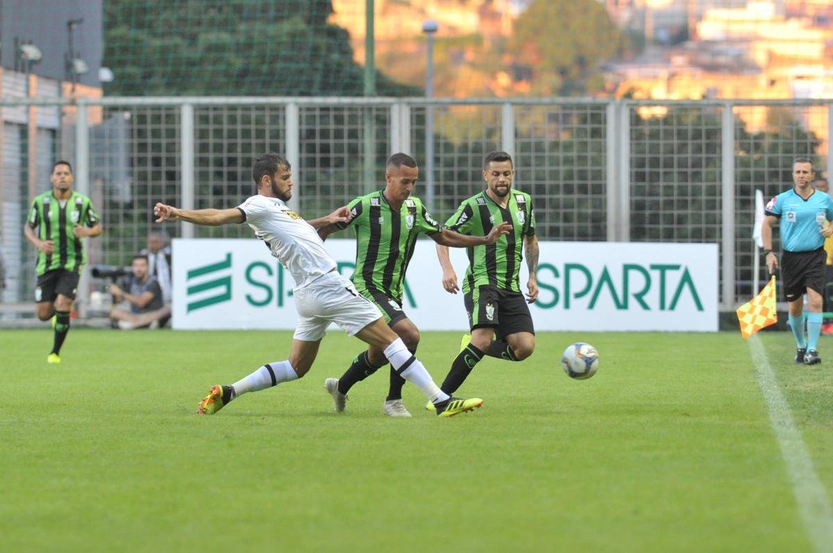 Amrica chegou ao gol no segundo tempo, em chute cruzado de Ademir: 1 a 0
