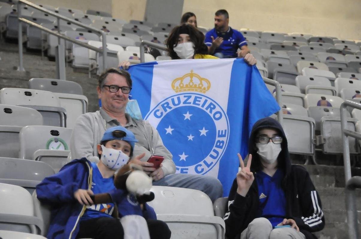 Torcedores do Cruzeiro no jogo com o Vila Nova, no Mineiro