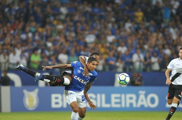 Fotos do primeiro tempo de Cruzeiro x Vasco, no Mineiro, pela 10 rodada do Campeonato Brasileiro