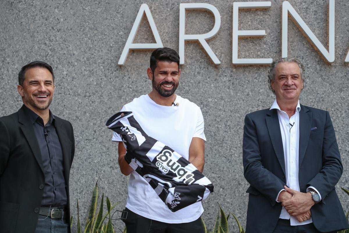 Na Arena MRV, Diego Costa  apresentado como novo reforo do Atltico