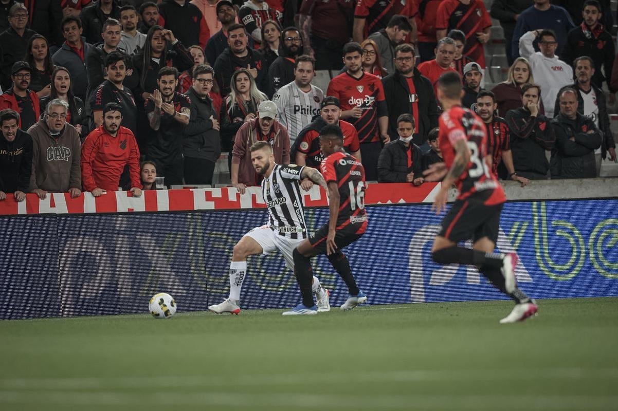 Neste domingo (17), o Atlético enfrentou, em Curitiba, o Athletico-PR pela 2ª rodada da Série A do Campeonato Brasileiro. A partida foi realizada na Arena da Baixada.