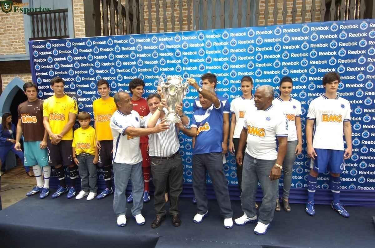 Em 2011, durante lançamento de nova linha de uniformes, Cruzeiro reuniu pela primeira vez todos os campeões da Taça Brasil de 1966 sobre o Santos de Pelé.