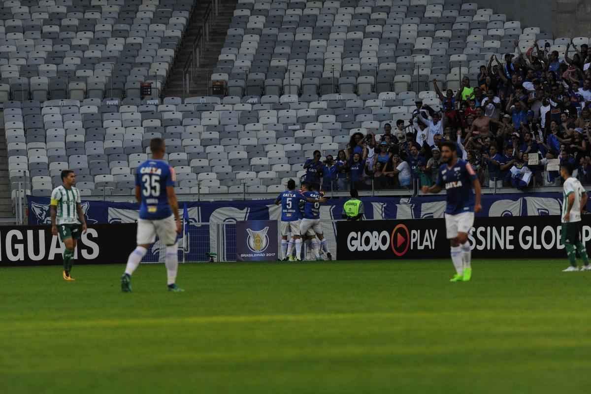 Lance de Cruzeiro e Palmeiras pela 12 rodada do Campeonato Brasileiro 