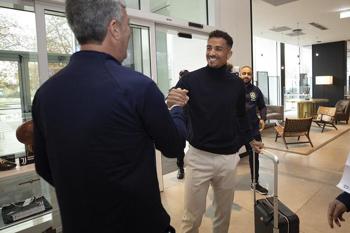 Nesta segunda-feira, os atletas que defendem clubes europeus comearam a se apresentar em Turim. Com isso, a Seleo Brasileira aguarda apenas a chegada de Marquinhos e Neymar 