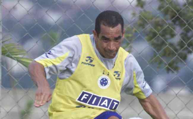 Zinho atuou em 32 partidas pelo Cruzeiro em 2003, quando integrou o elenco campeão brasileiro