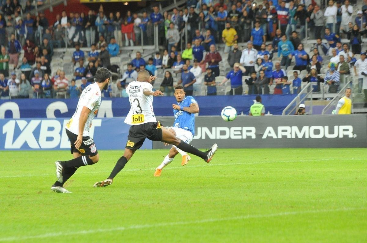 Fotos de Cruzeiro x Corinthians, no Mineiro, pela oitava rodada do Campeonato Brasileiro