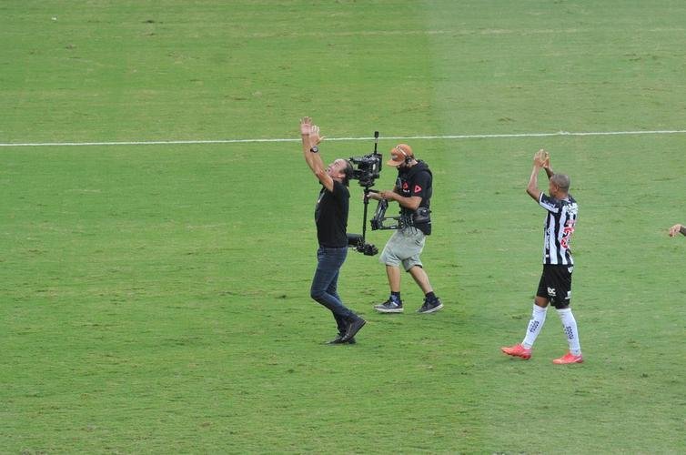 Aps a vitria do Atltico sobre o Fluminense, por 2 a 1, no Mineiro, os jogadores, o tcnico Cuca, a comisso tcnica, o gerente e ex-goleiro Victor e torcedores fizeram muita festa com a proximidade do ttulo brasileiro