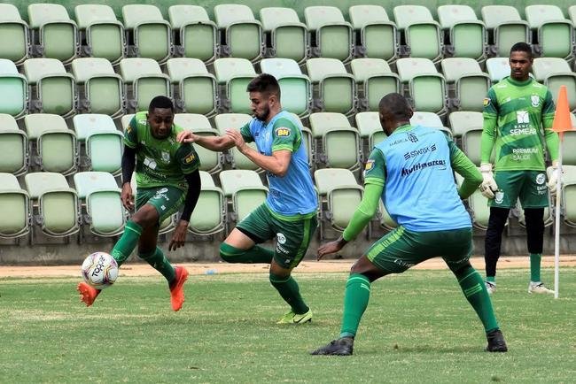 O Amrica segue com treinos preparatrios para a disputa do Campeonato Mineiro 2021. Comandados pelo auxiliar tcnico Mrcio Hahn, jogadores da base americana - e tambm os que tiveram menos oportunidades na temporada 2020 - realizam atividades voltadas ao Estadual.