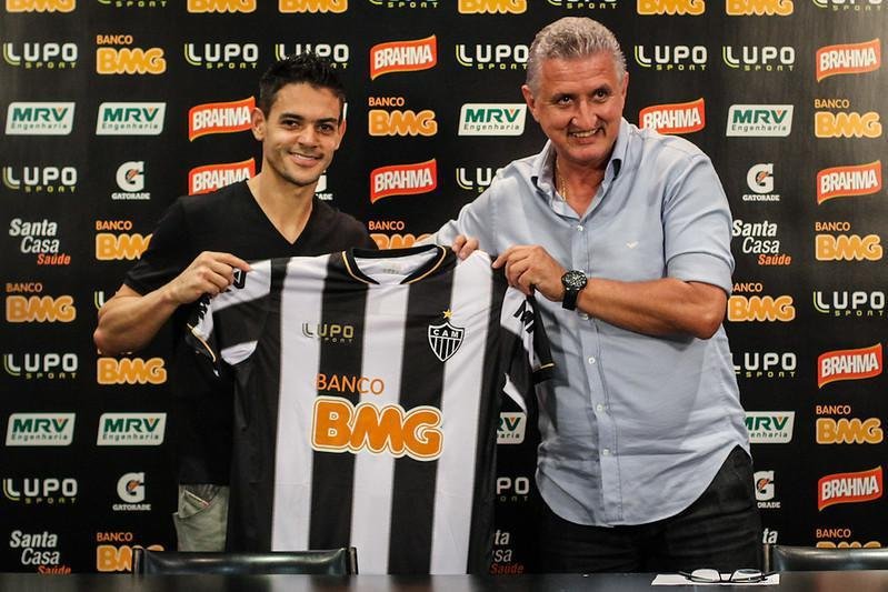 Josu - Contratado em maro de 2013, chegou para ser pea fundamental na conquista da Libertadores, sendo titular e um dos melhores da equipe nos ltimos quatro jogos na competio. Em 2014, tambm foi fundamental na conquista da Copa do Brasil. Em 2015, ele perdeu espao e acabou deixando o clube no fim da temporada. Foram 111 jogos e cinco gols marcados. 