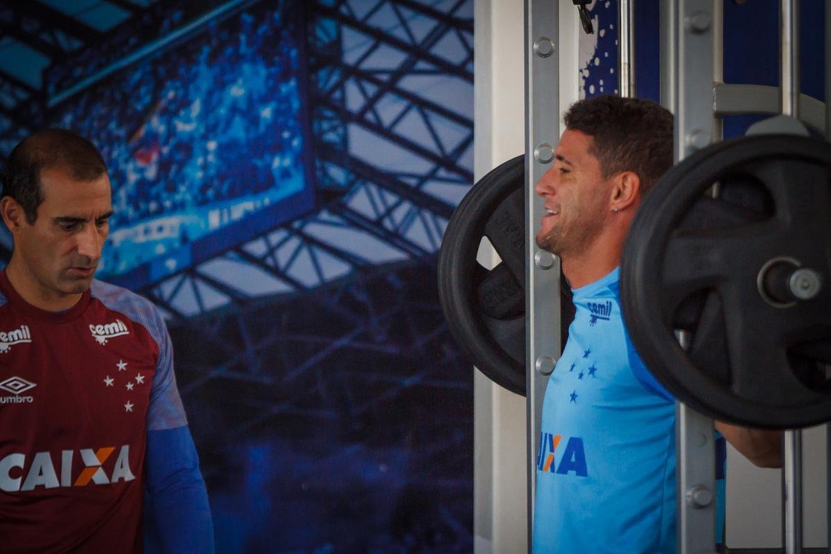 Imagens do treino do Cruzeiro nesta segunda-feira, 27/08. Mano Menezes no permitiu o acesso dos jornalistas, mas clube divulgou fotos da atividade na academia da Toca da Raposa II