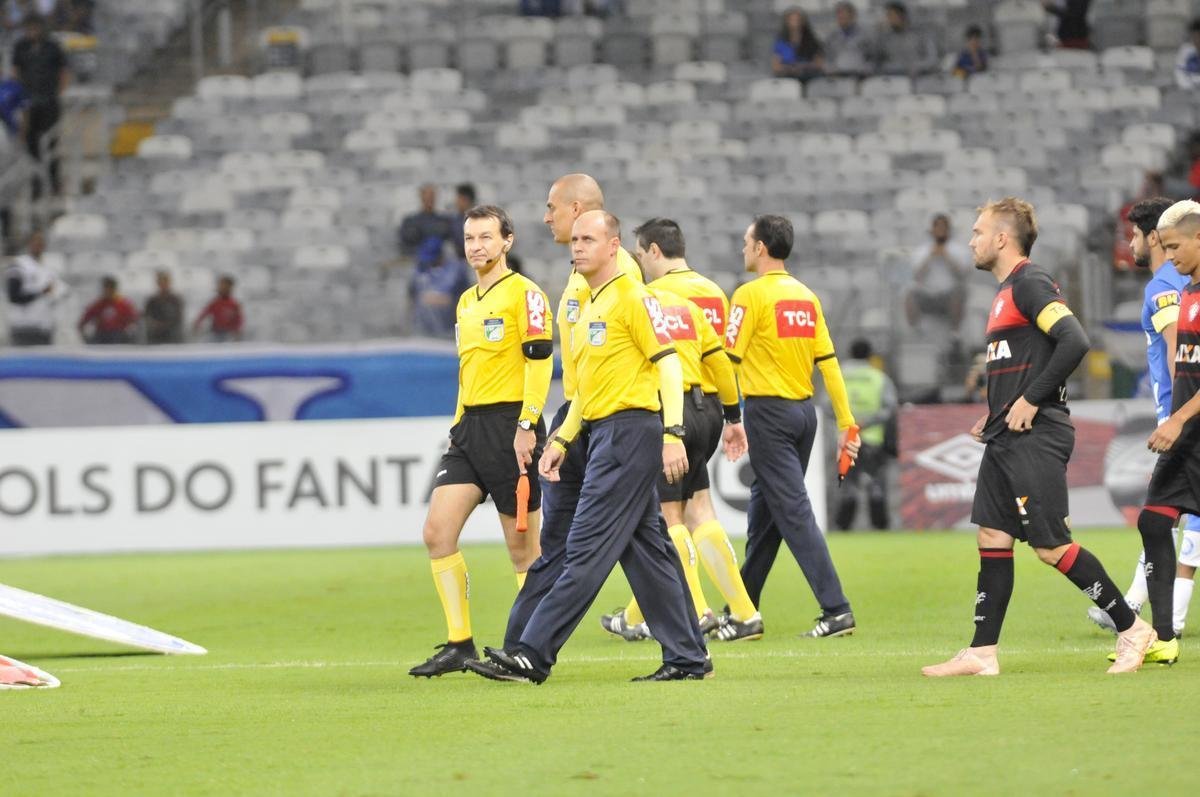 No segundo tempo, Fred marcou duas vezes e ampliou vantagem do Cruzeiro para 3 a 0