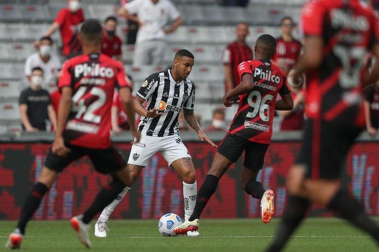 O Atlético visitou, nesta terça-feira (16), o Athletico-PR na Arena da Baixada, em Curitiba. O duelo foi válido pela 33ª rodada da Série A do Campeonato Brasileiro.